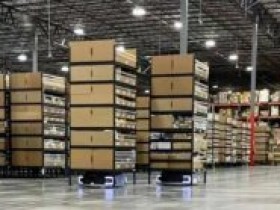 What are the operating procedures and advantages of British overseas warehousing?